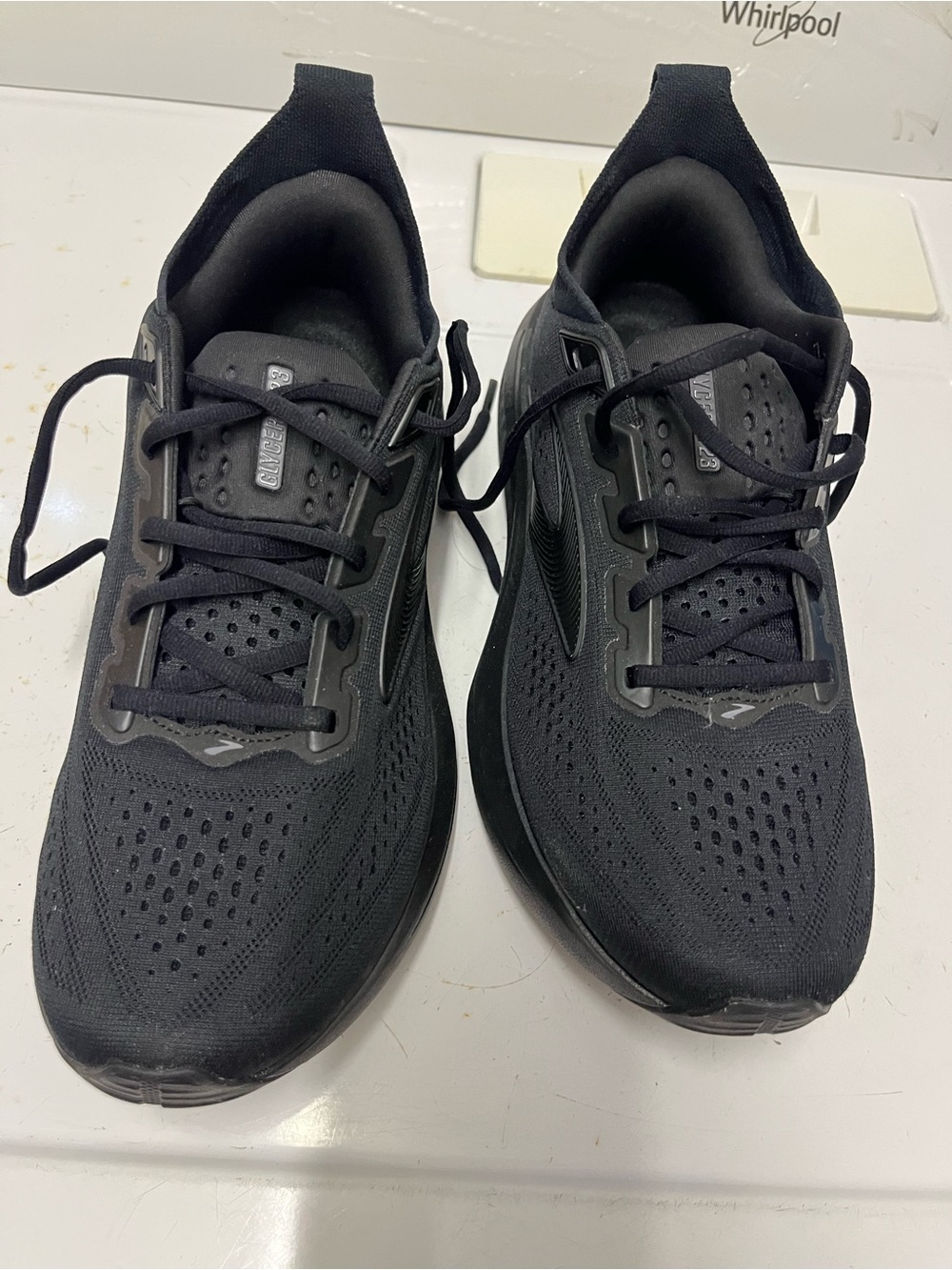 Brooks Women’s Black Athletic Running Shoes 9 1/2 wide
